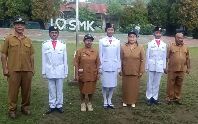 SMKS YPK TIK Serui Beri Penghargaan kepada 3 Siswa Paskibraka Pengibar Bendera 17 Agustus 2025